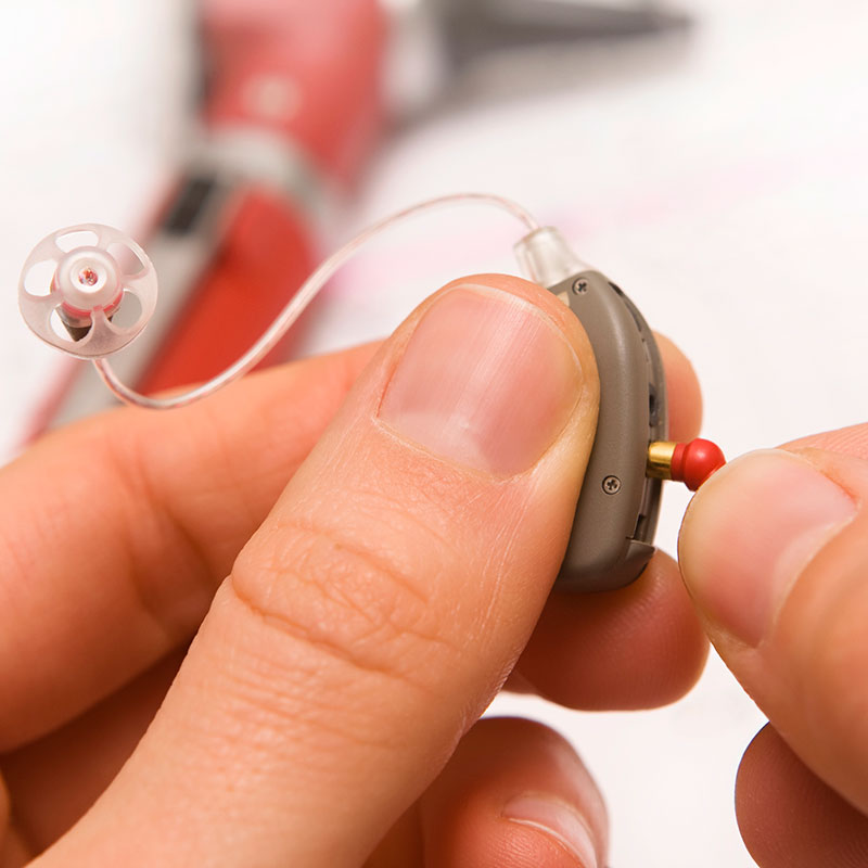 Adjusting a hearing aid device